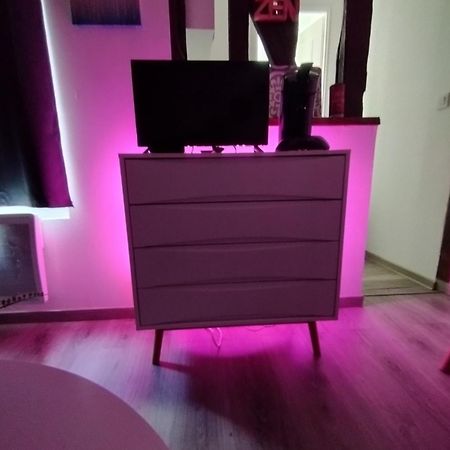 Studio Charmant Confortable Tv Centre Ville Louviers Bagian luar foto
