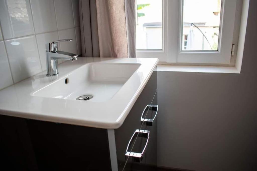 Studio Charmant Confortable Tv Centre Ville Louviers Bagian luar foto