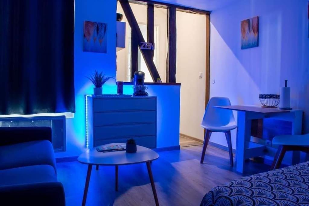 Studio Charmant Confortable Tv Centre Ville Louviers Bagian luar foto