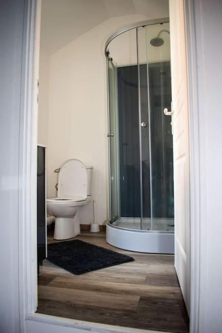 Studio Charmant Confortable Tv Centre Ville Louviers Bagian luar foto