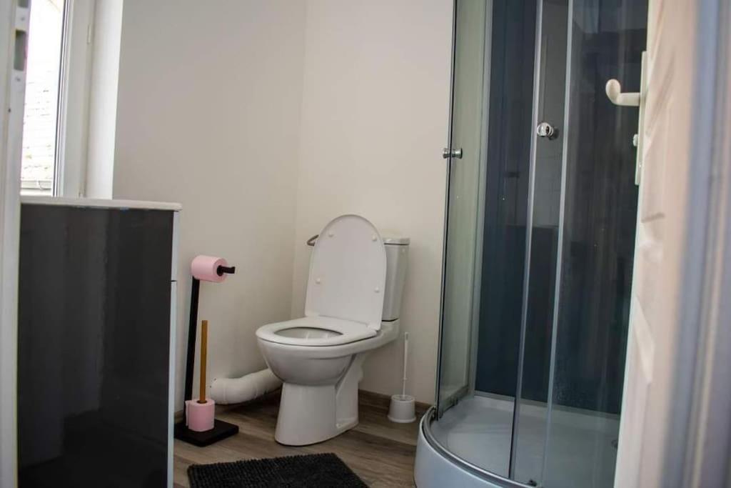 Studio Charmant Confortable Tv Centre Ville Louviers Bagian luar foto